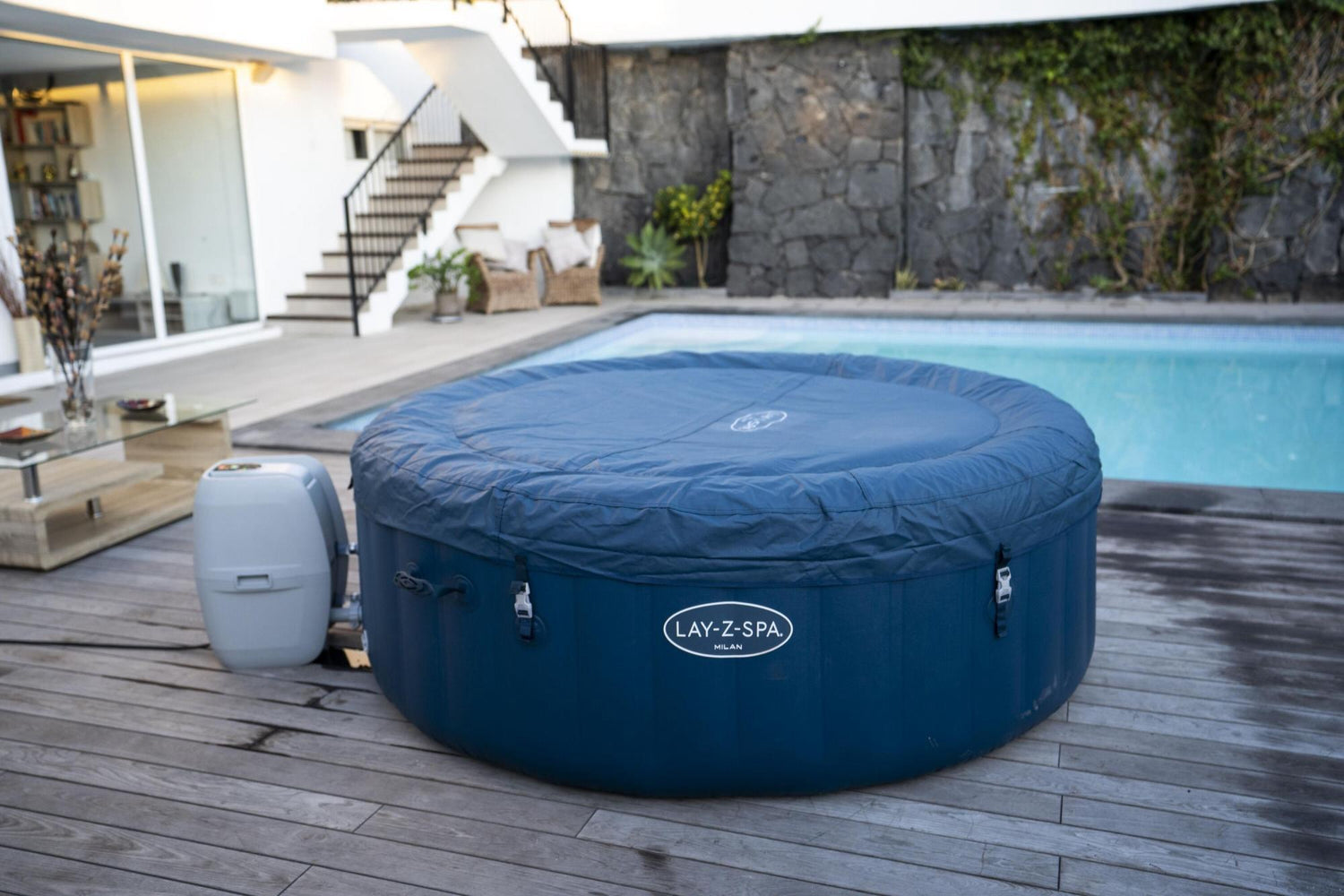Spa gonflable Bestway Lay-Z-Spa Milan rond 4 à 6 places Airjet Plus